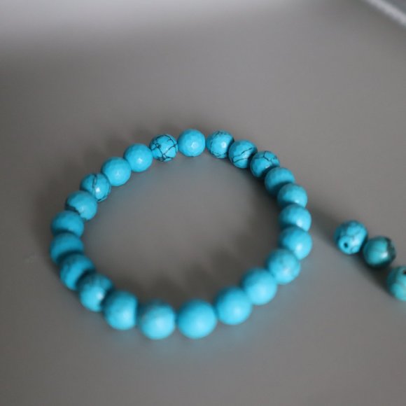 Howlite Turquoise Stretch Bracelet - Picture 6 of 9